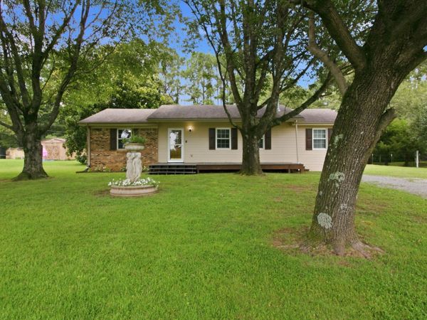 2097 Van Dyke Rd , Paris, TN 38242