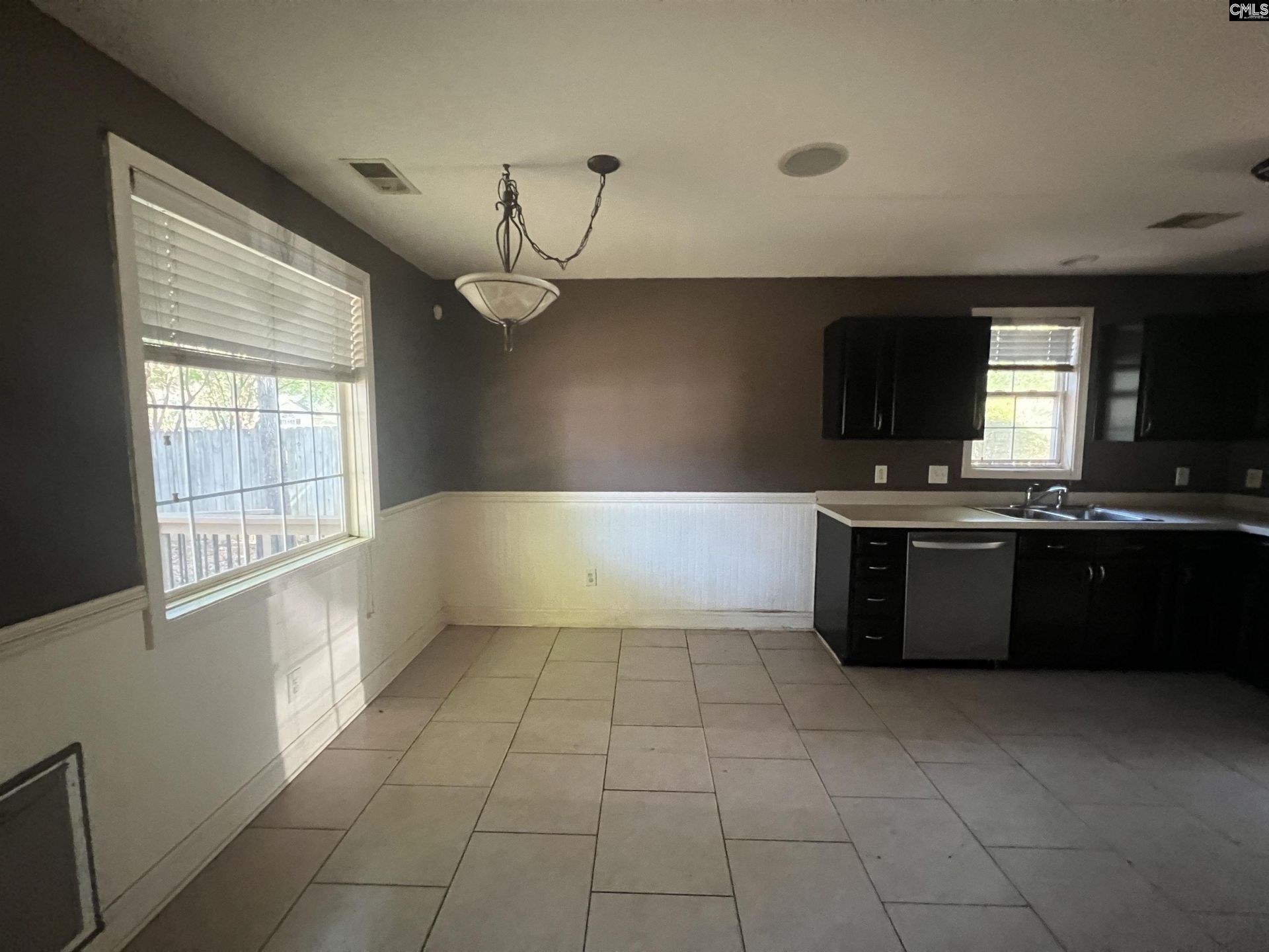 505 Burnside Drive  Photo 4