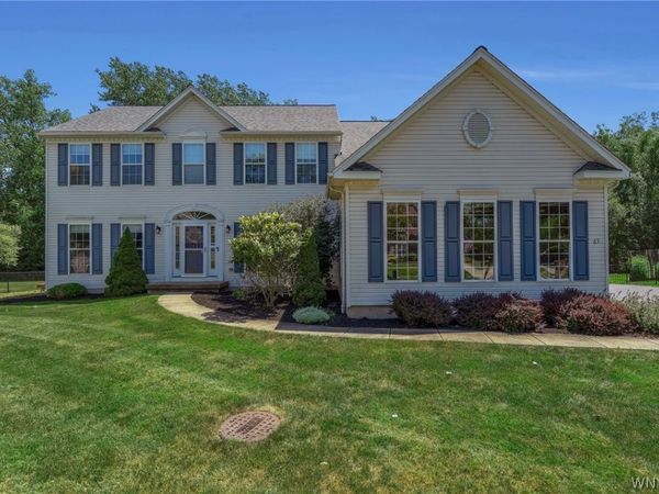 63 Levin Lane, East Amherst, NY 14051