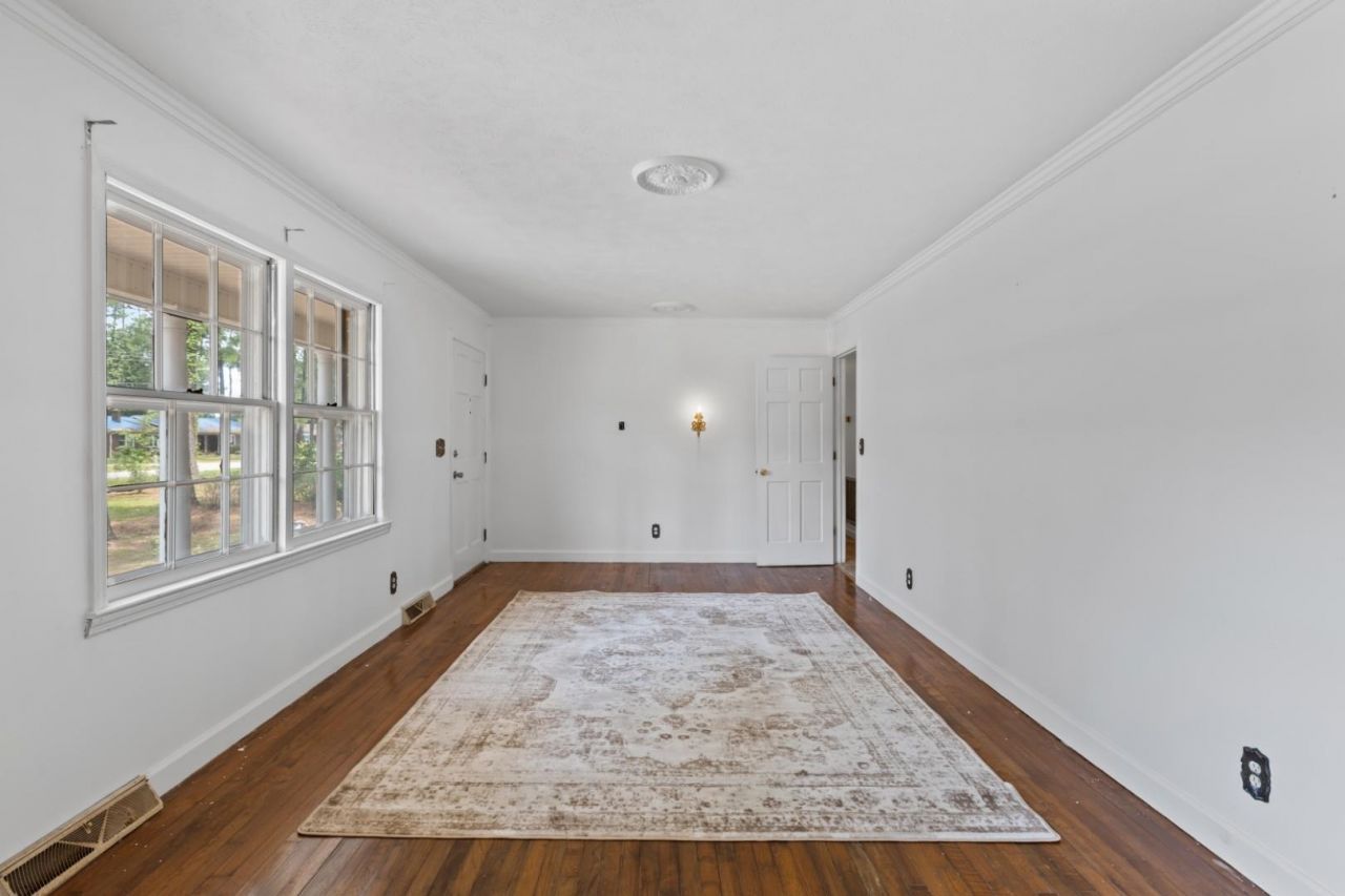 302 W Raft St.  Photo 5