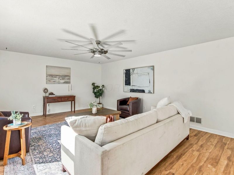 714 Streamwater Drive, Blacklick, OH 43004 Photo 5