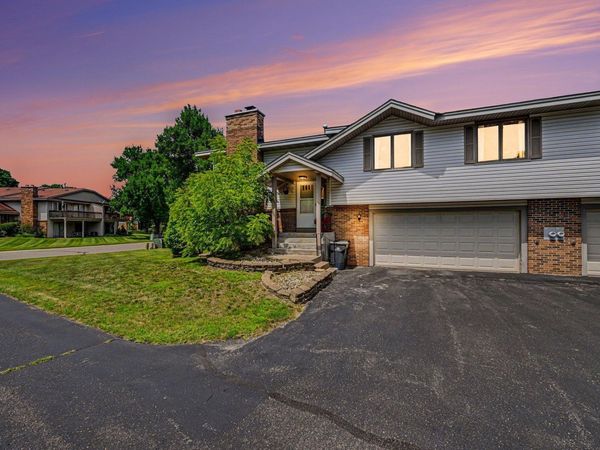 5654 Chatsworth Street N, Shoreview, MN 55126