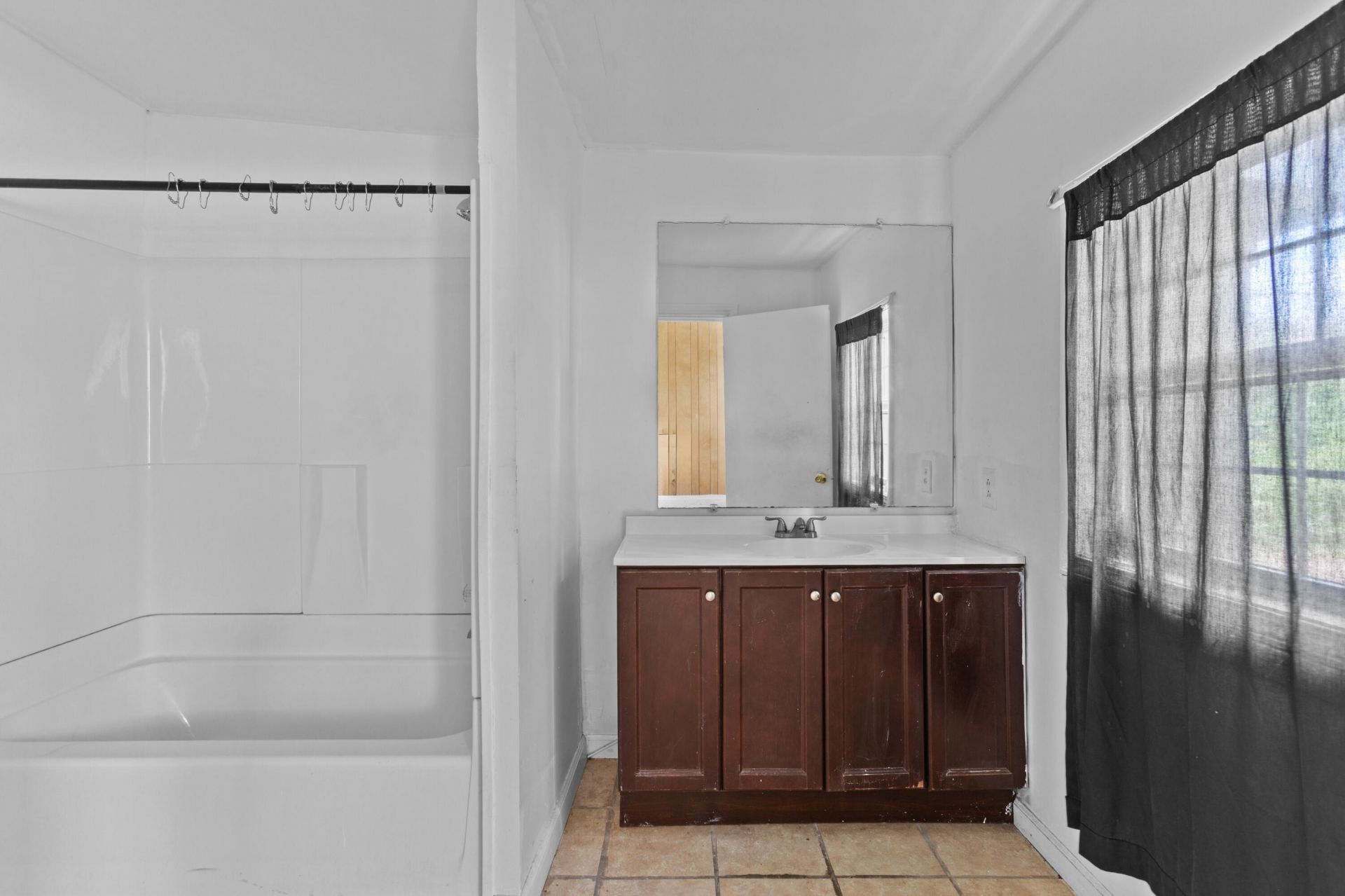 214 Dutton Street Photo 10
