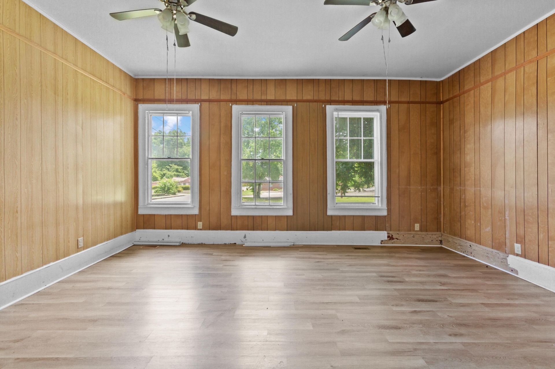 214 Dutton Street Photo 11