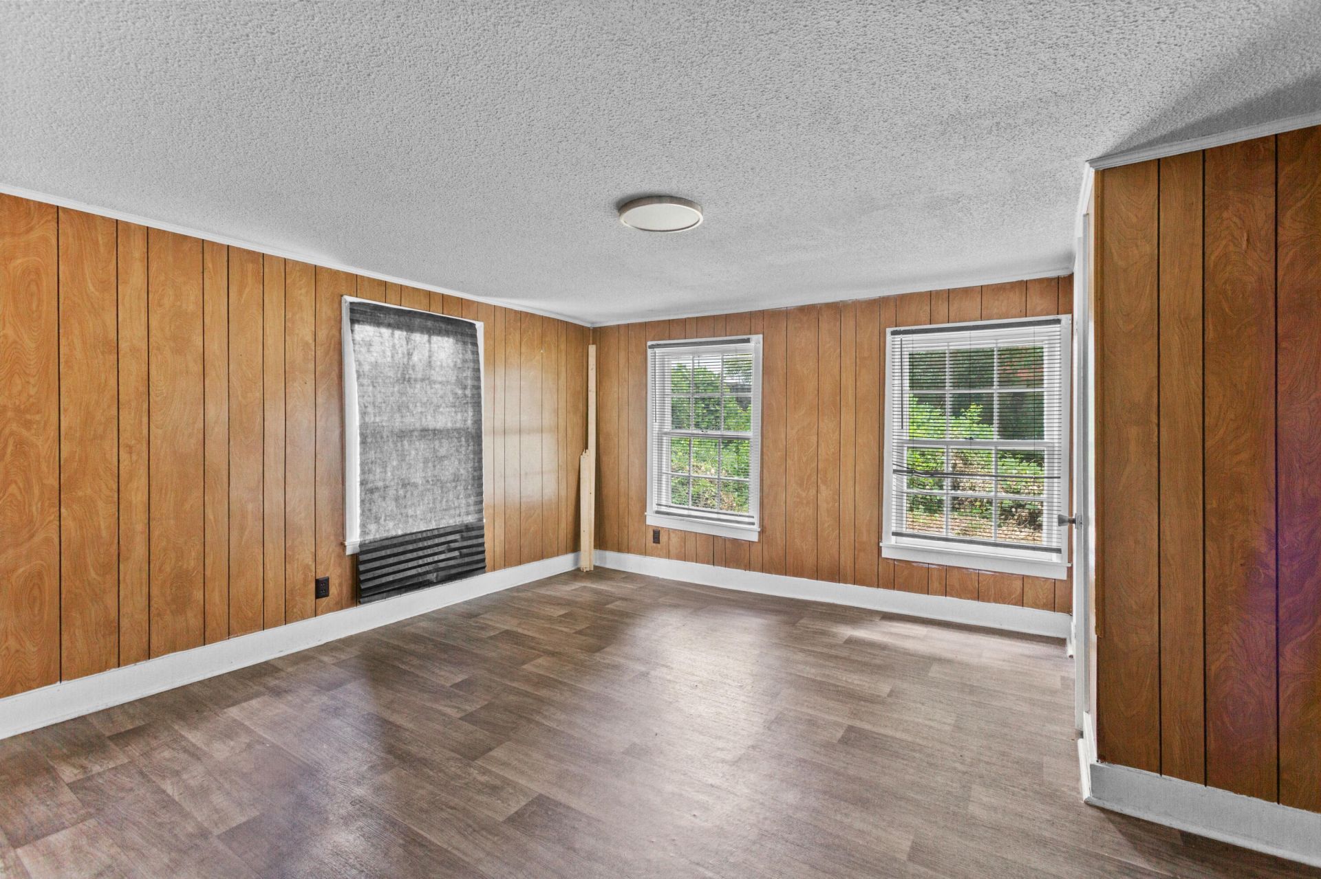 214 Dutton Street Photo 18