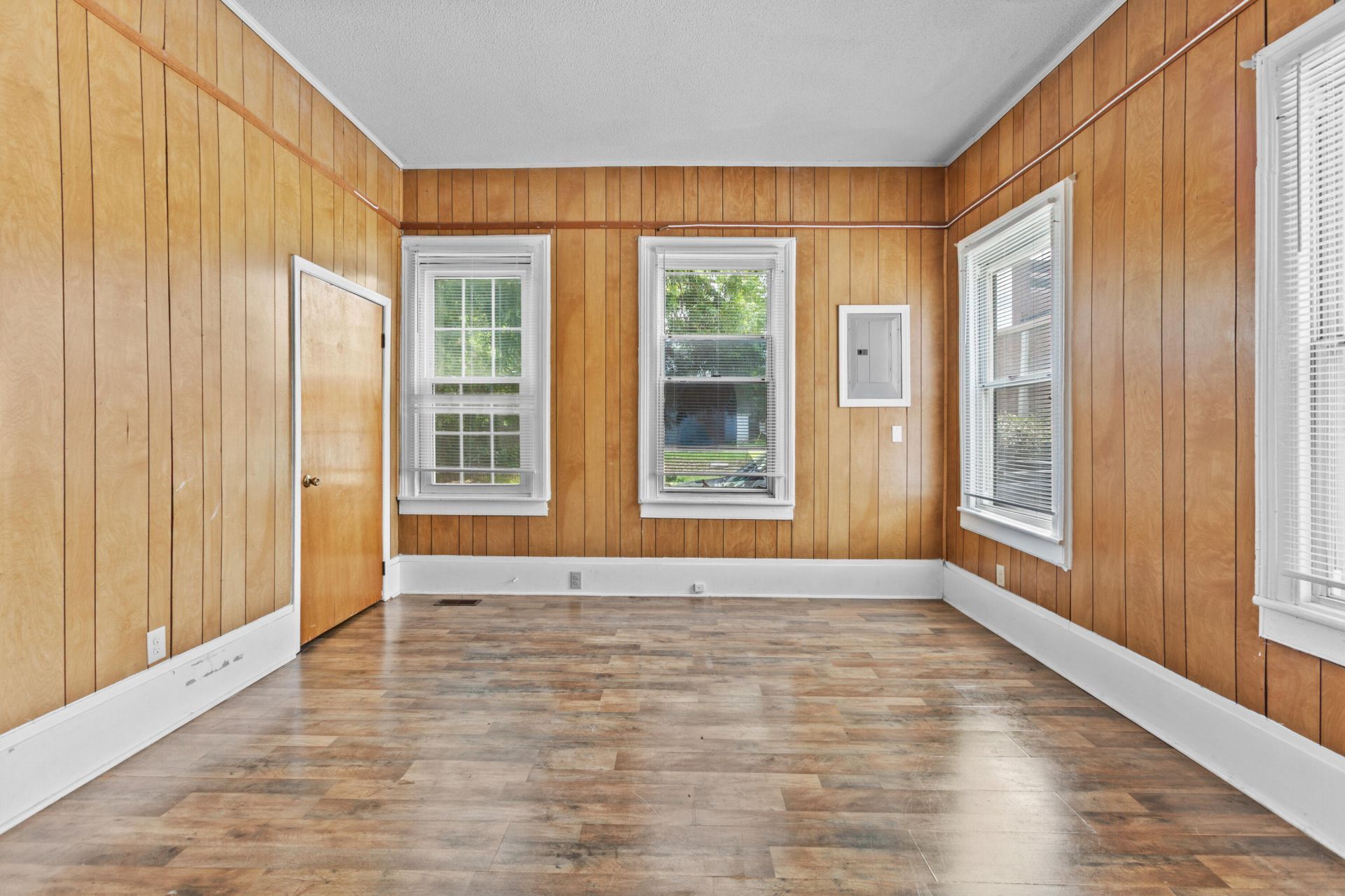 214 Dutton Street Photo 4