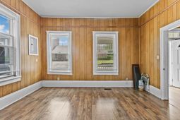 214 Dutton Street photo 4