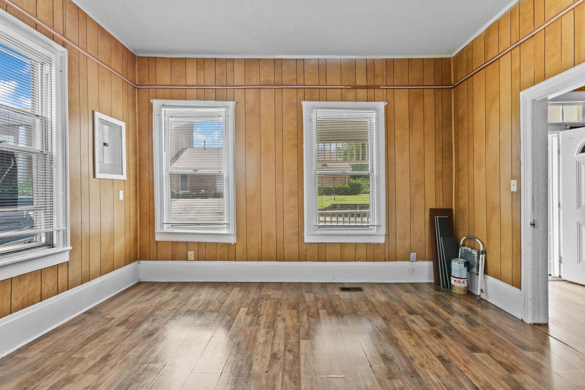 214 Dutton Street Photo 5