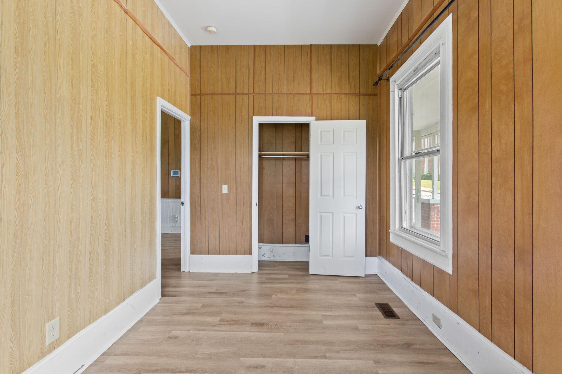 214 Dutton Street Photo 7