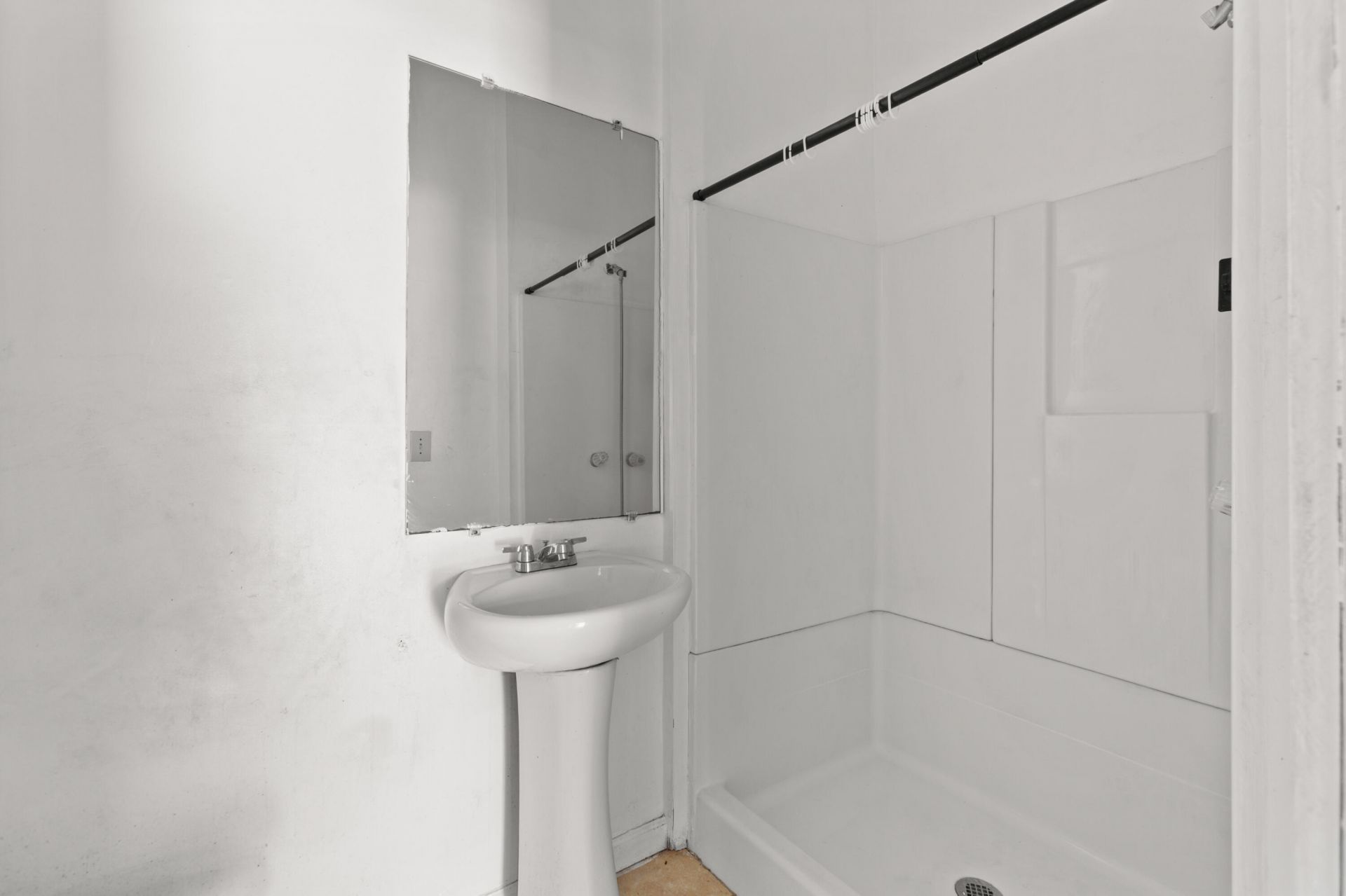 214 Dutton Street Photo 7