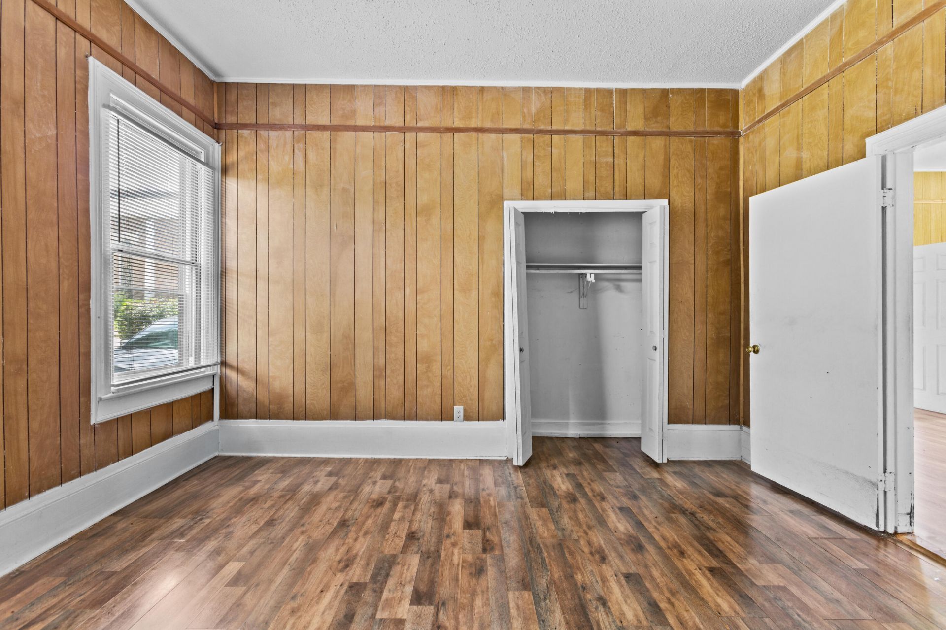 214 Dutton Street Photo 9