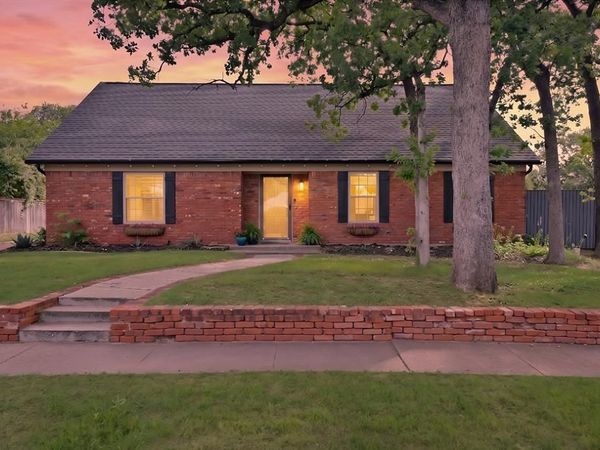 1710 Hilltop Lane, Pantego, TX 76013