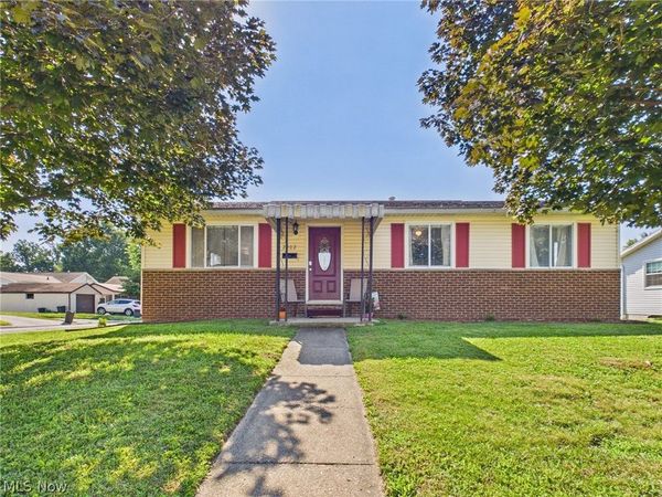 2902 9th Avenue , Vienna, WV 26105