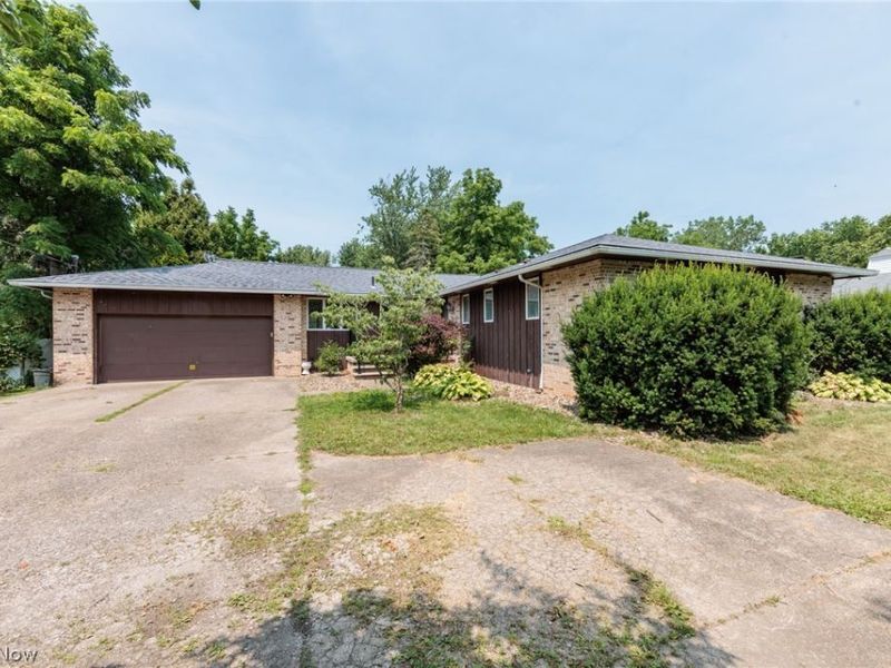 2520 W Skyline Drive, Lorain, OH 44053 Photo 2