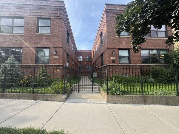 1734 W Estes Avenue , Unit 2R, Chicago, IL 60626