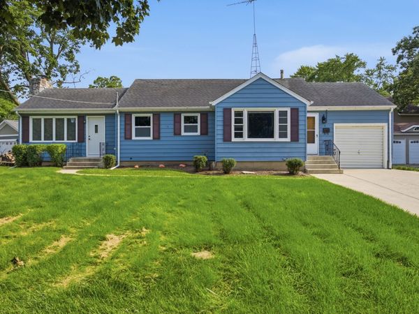 10 Lincoln Avenue , East Dundee, IL 60118