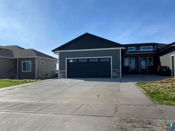 2607 E Sunburst Dr, Sioux Falls, SD 57005
