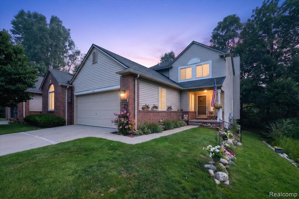 10499 Viewtop Court, Hartland Township, MI 48353 Main Photo