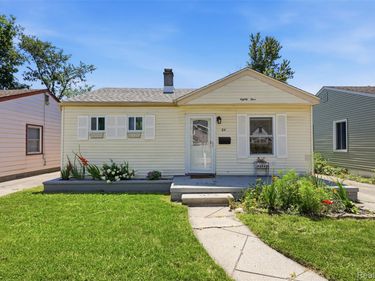 84 E Kalama Avenue, Madison Heights, Mi 48071