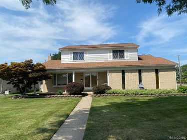 36745 Rowe Drive, Sterling Heights, MI 48312