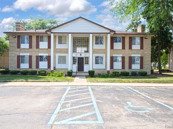 29289 Hayes Road, Warren, MI 48088