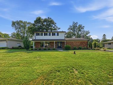 8327 Fox Bay Drive, White Lake Twp, MI 48386