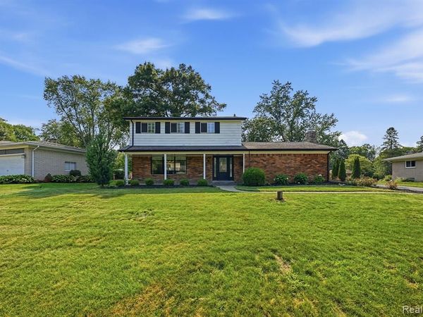 8327 Fox Bay Drive, White Lake Twp, MI 48386