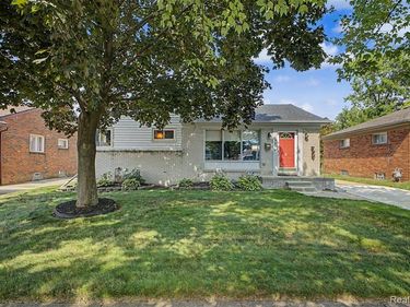9904 Fox Avenue, Allen Park, MI 48101