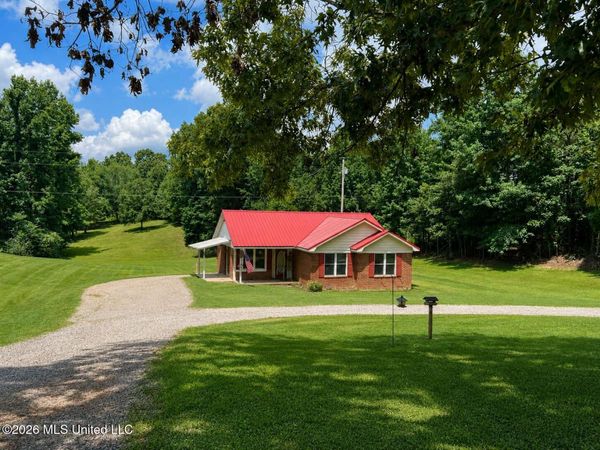 215 White Road, Holly Springs, MS 38635
