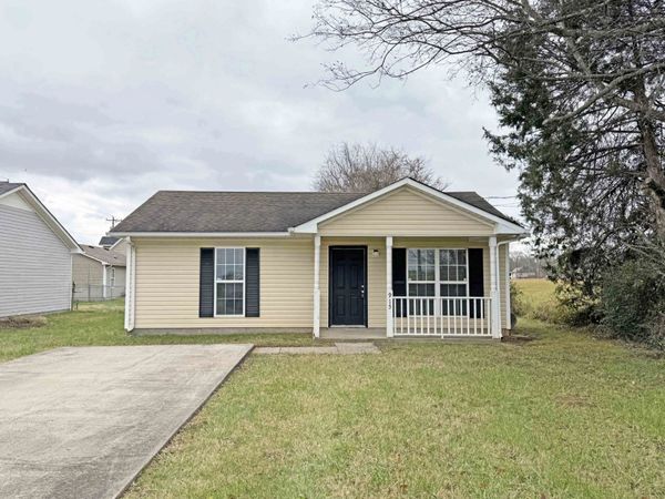 915 Stateline Rd, Oak Grove, KY 42262