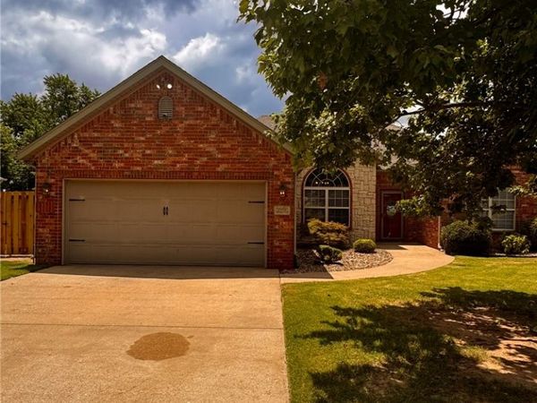 6108 39th Place, Rogers, AR 72758