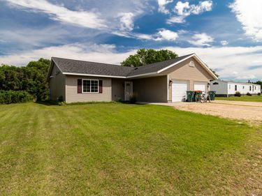 604 and 606 N Pickle Street , Hewitt, MN 56453
