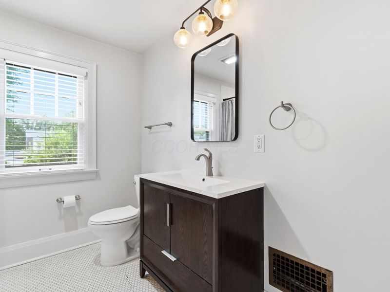 119 E Dunedin Road , Columbus, OH 43214 Photo 19