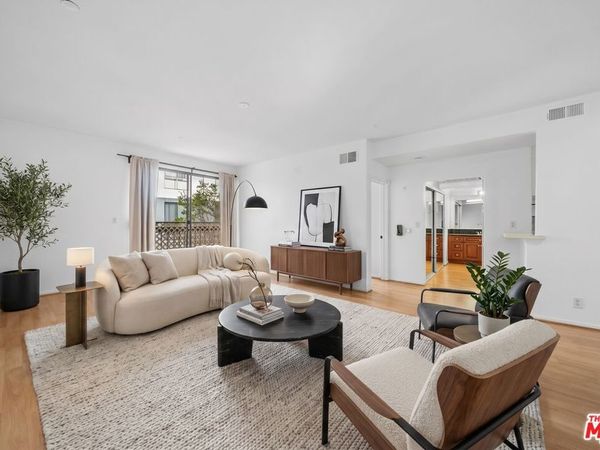 533 S St Andrews Place, Unit 203, Los Angeles, CA 90020