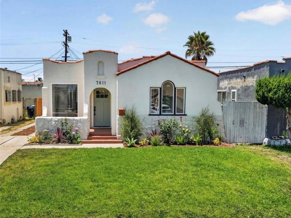 7611 S Hobart , Los Angeles, CA 90047