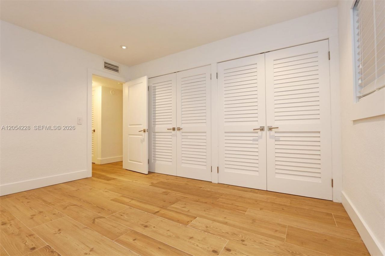 7570 SW 82nd St , Unit F212, Miami, FL 33143 Photo