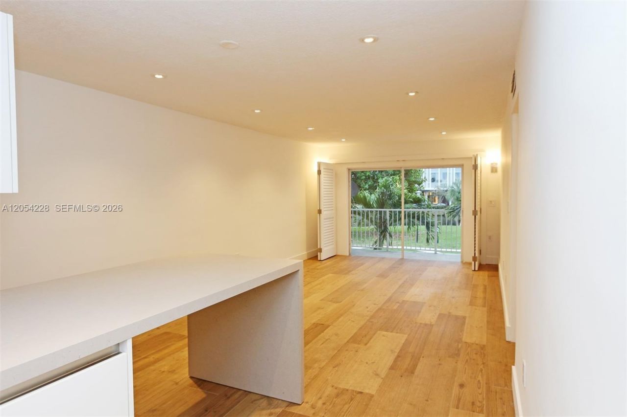 7570 SW 82nd St , Unit F212, Miami, FL 33143 Photo