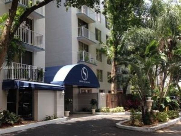 1740 NW N River Dr, Unit 214, Miami, FL 33125