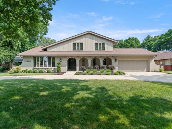 11512 Woodglen Lane , Burr Ridge, IL 60527