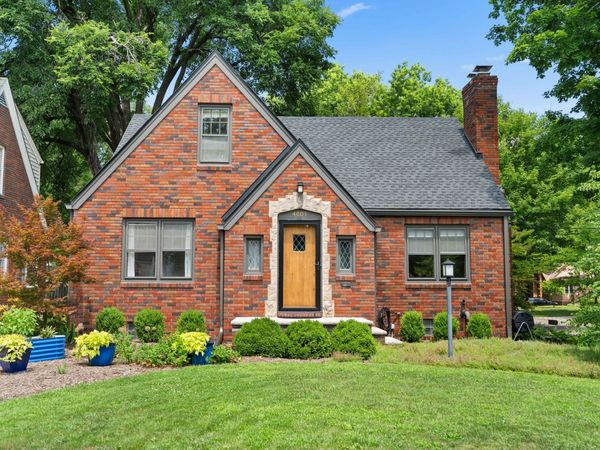 4601 Beaver Crest Drive, Des Moines, IA 50310
