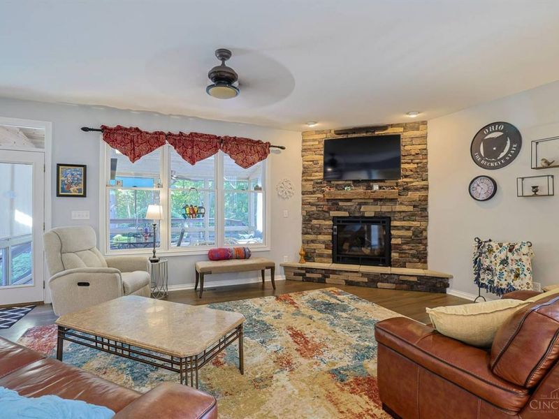 6936 Crown Pointe Drive, Liberty Township, OH 45011 Photo 8