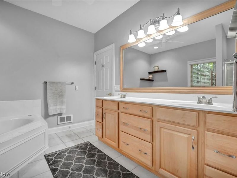 1144 Tanglewood Drive , Mantua, OH 44255 Photo 16