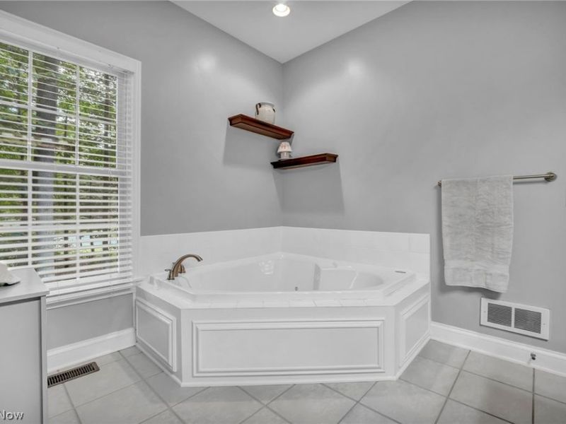 1144 Tanglewood Drive , Mantua, OH 44255 Photo 17