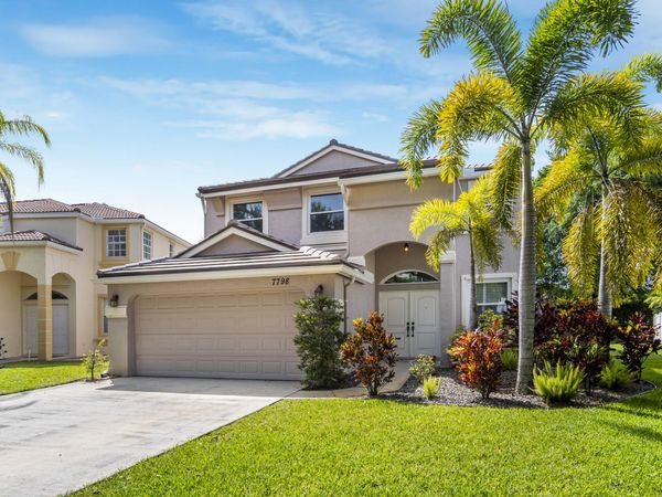 7798 Oak Grove Circle, Lake Worth, FL 33467