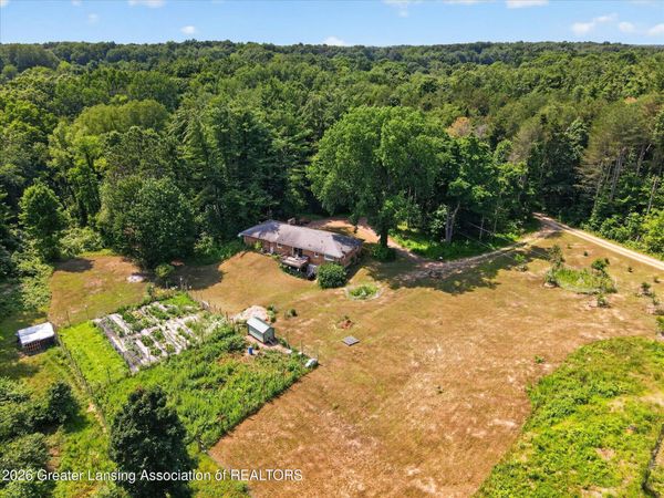 21874 W County Line Road, Augusta, MI 49012