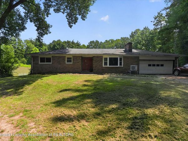 21874 W County Line Road, Augusta, MI 49012