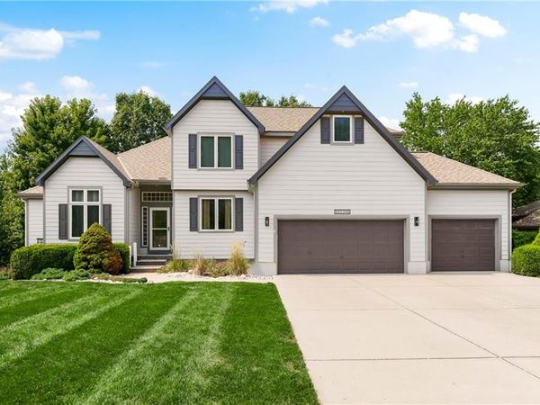 808 SW Springwater Lane, Lee's Summit, MO 64081