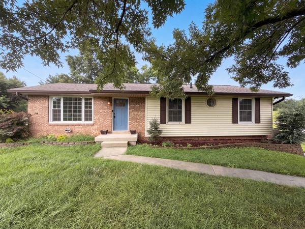 102 S Valley Rd , Hendersonville, TN 37075