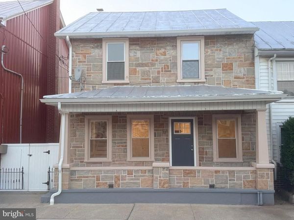 15 E MARKET STREET , JONESTOWN, PA 17038