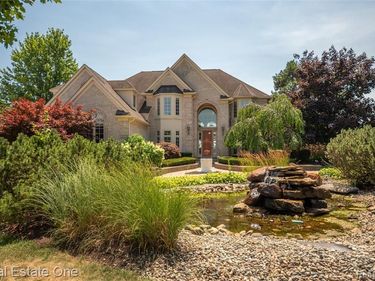 18218 Clairmont Circle E, Northville Twp, MI 48168